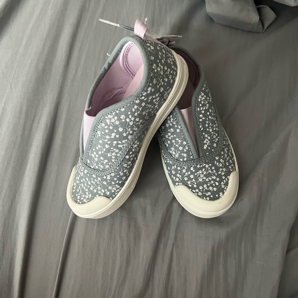 New Oshkosh floral print slip on shoes - Picture 3 of 10